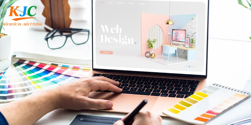 Nhân viên thiết kế KJC được hỗ trợ công cụ làm việc