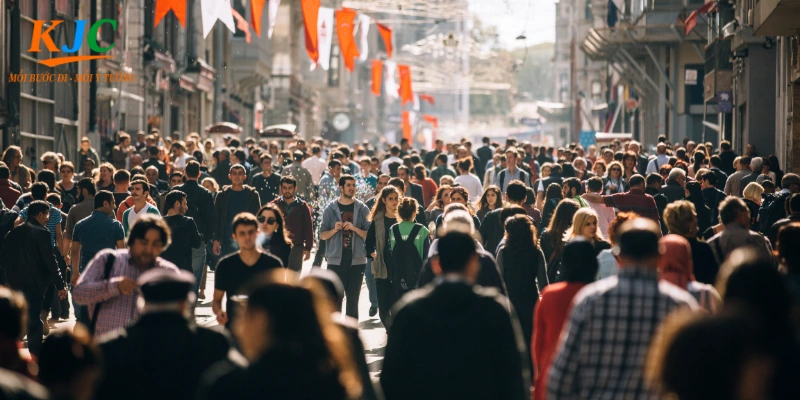 RR88 tổ chức trao 1000 phần quà tại phố đi bộ